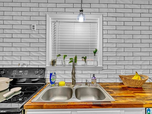 4th image of 10 Pine Cir