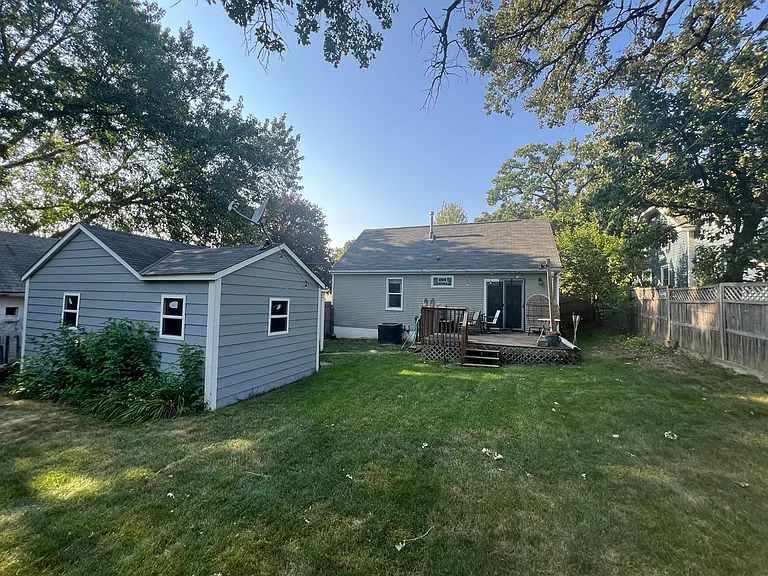 1422 Cambridge St — Photo 2
