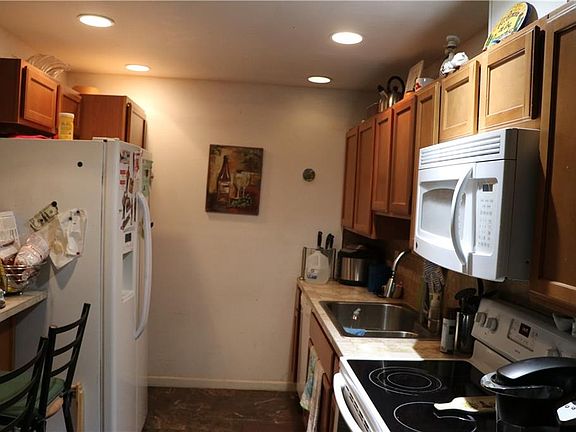 3rd image of 6809 S Himes Ave