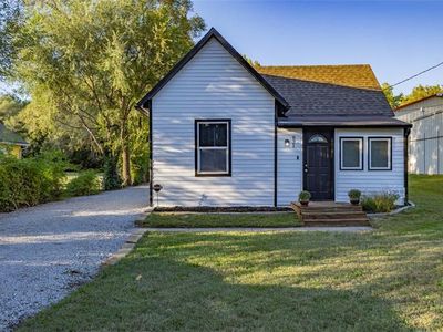 821 E 4th St, Tonganoxie, KS, 66086