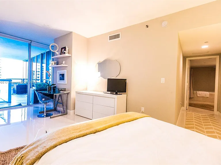 495 Brickell Ave #802 — Photo 29