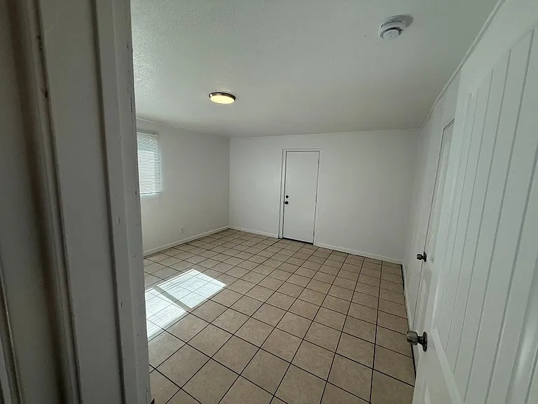 2921 W Moreland St — Photo 20