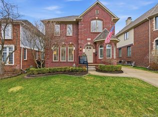 307 Taylor Ave, Rochester, MI 48307