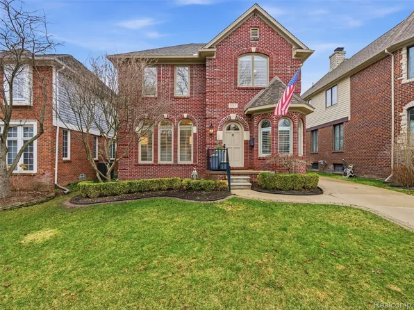 307 Taylor Ave, Rochester, MI 48307