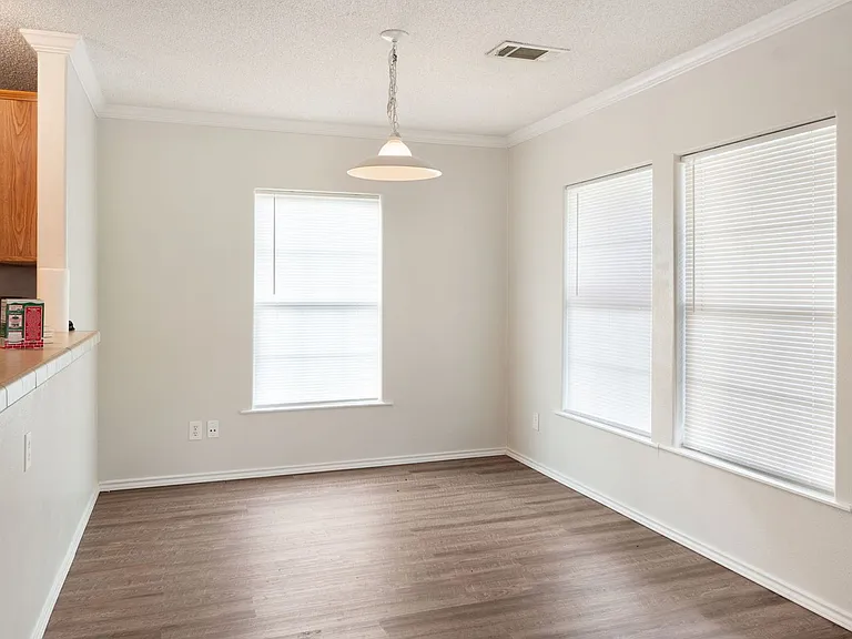 115 Varsity Dr — Photo 24