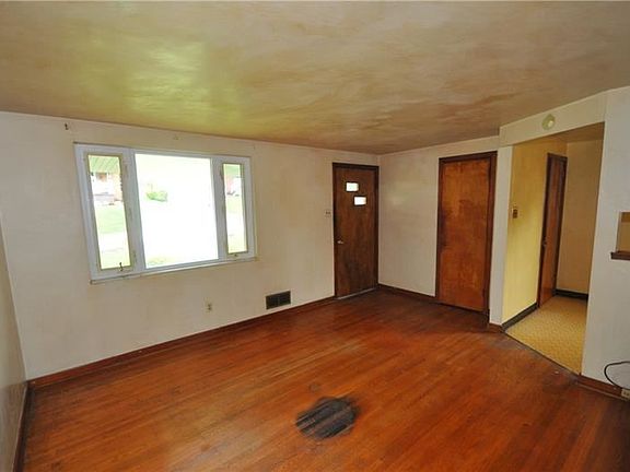 5th image of 2208 Parklyn St