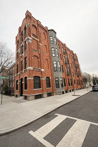 1481 W Erie St #2R Photo 1
