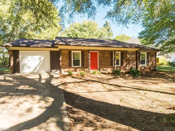 2329 Pebble Creek Rd, Winston Salem, NC 27107