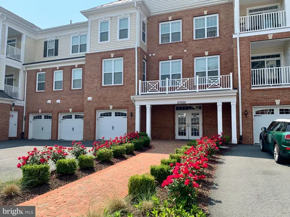 21025 Rocky Knoll Sq #305, Ashburn, VA 20147