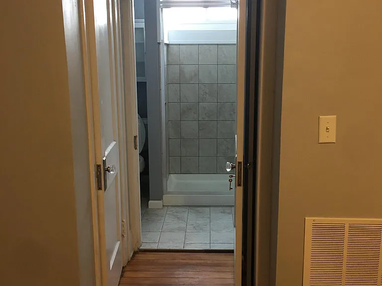 638 Monmouth St #3 — Photo 9