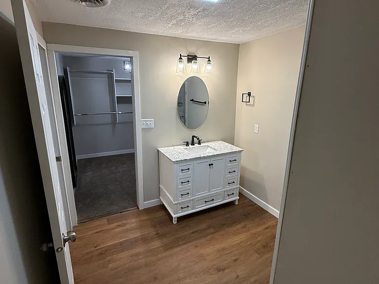 136 W Vine St — Photo 15
