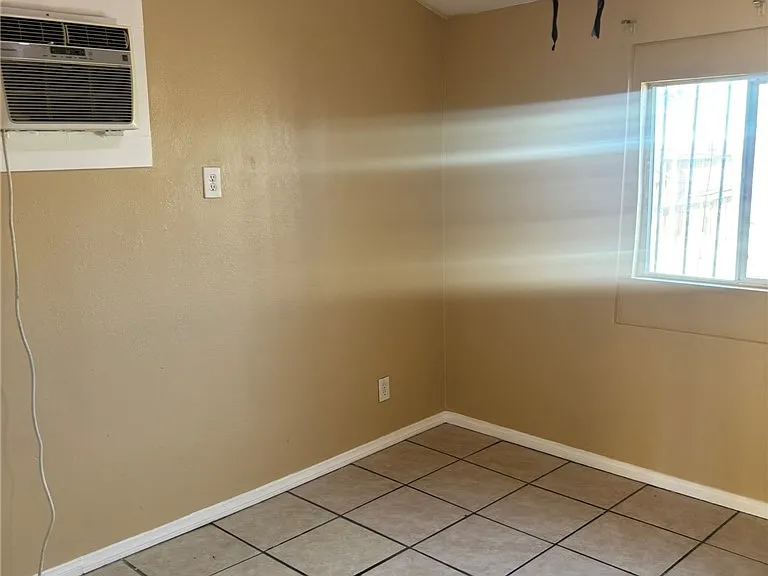 1118 Laurel Ave #1 — Photo 4
