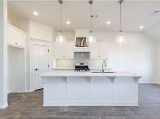 5301 Malpaso Creek Dr, Mustang, OK 73064