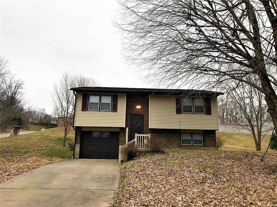 1st image of 504 S Shawnee Blvd