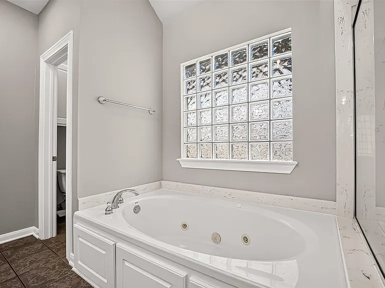 1513 Roy St — Photo 40
