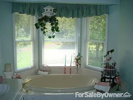 The beautiful jetted tub in master bath.
