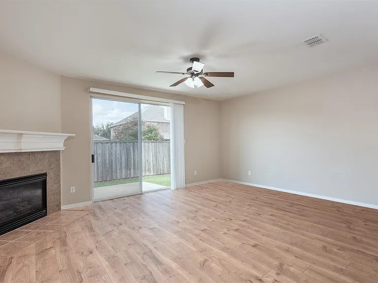 2356 Jaguar Dr — Photo 5