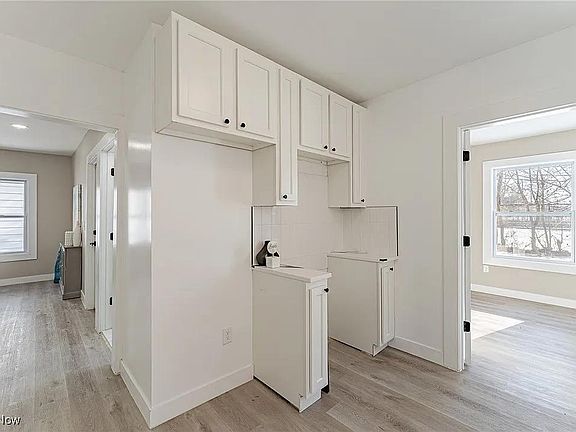 3rd image of 12112 Buckingham Ave #1
