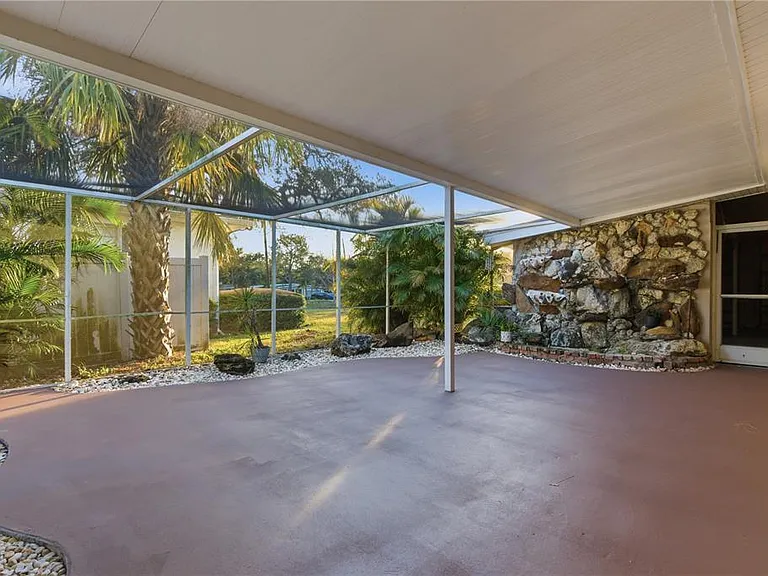 327 Sunny Ln — Photo 29