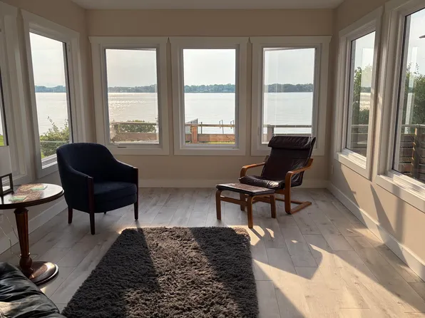 20 Ridley St, Prince Edward County, ON K8N 4Z1