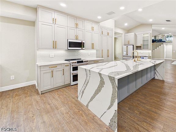 3rd image of 6840 Hendry Creek Dr