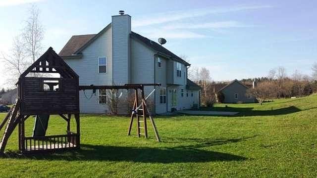2nd image of W329N3711 Timberwood Ct