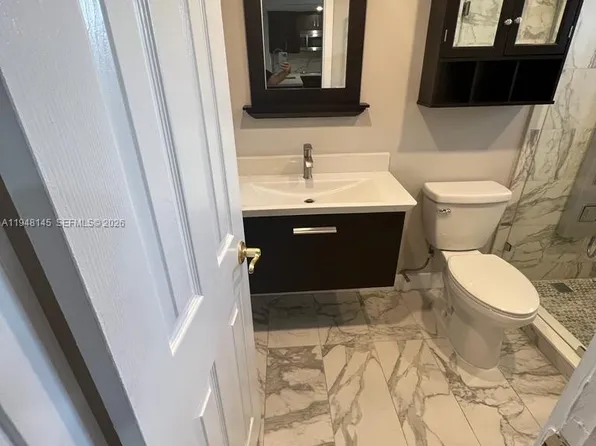 9440 Fontainebleau Blvd APT 213, Miami, FL 33172