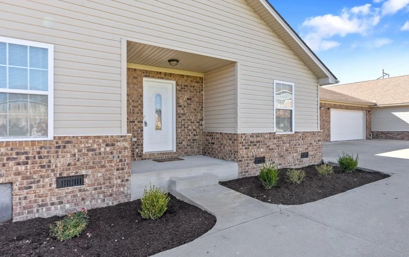 2 bed, 1300 sqft, $1,650 — Photo 4