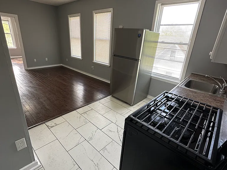 593 Winchester Ave #3L — Photo 2