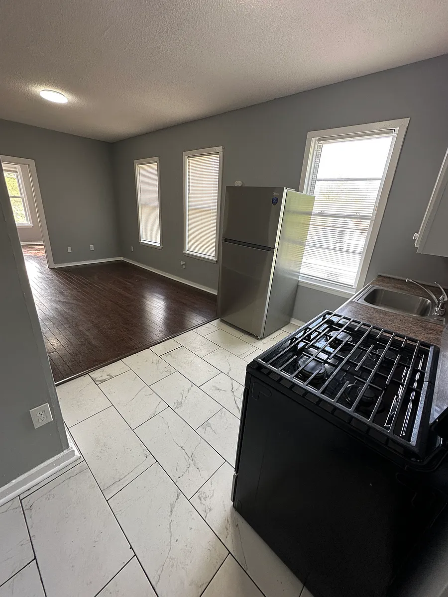 Building Photo - 593 Winchester Ave #3L
