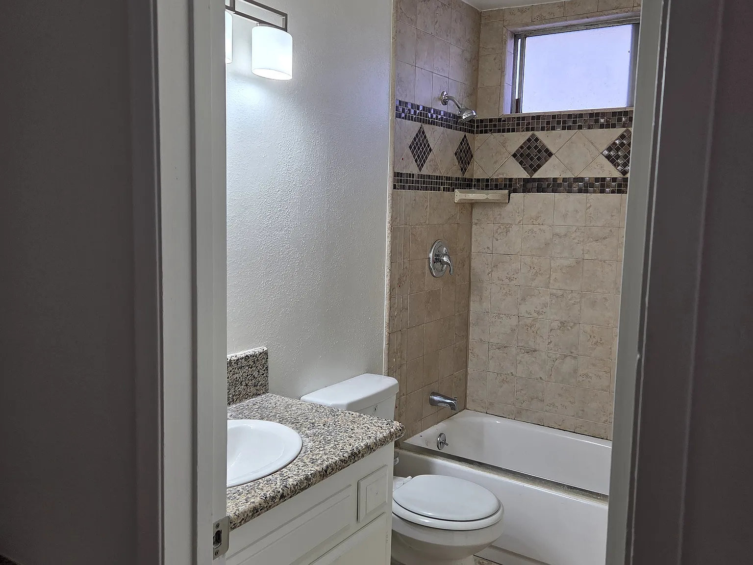 3 bed, 2.5 bath, 1000 sqft, $3,899 — Photo 3