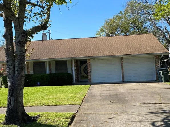 3933 Lakeshore Dr, Port Arthur, TX 77642