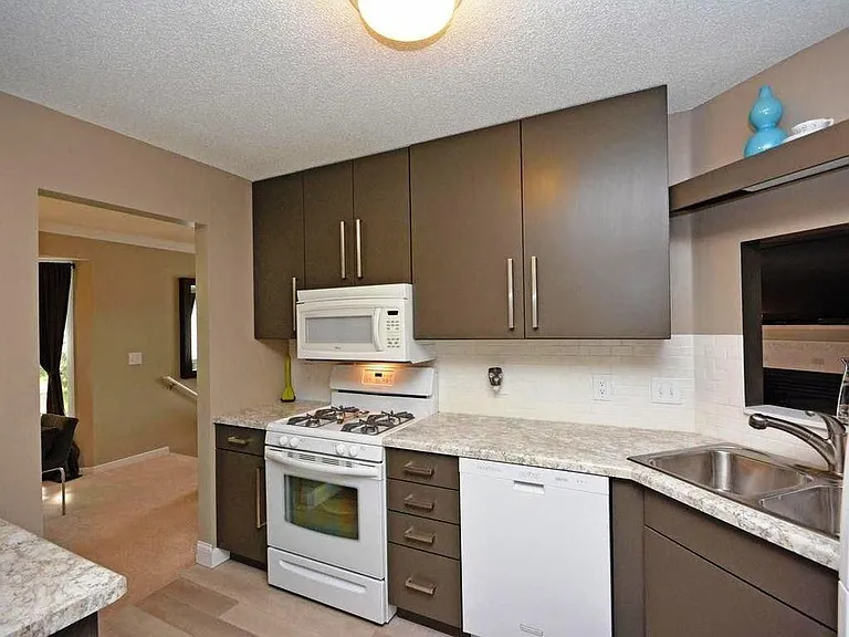 14358 Empire Ave — Photo 5
