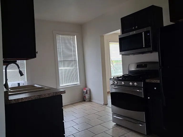 2302 W Vine St — Photo 4