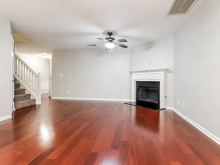 385 Hidden Creek Ln — Photo 5