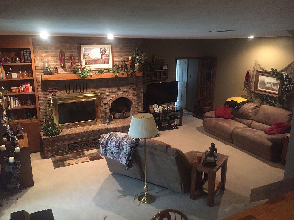 Family room with fireplace 