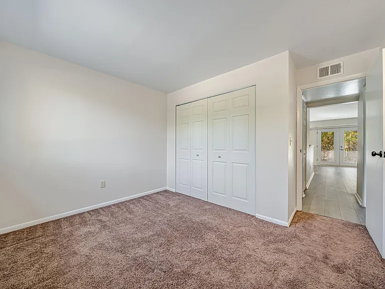 Brooklane Manor Apartments — Photo 24