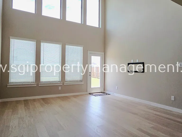913 London Town Ln — Photo 23