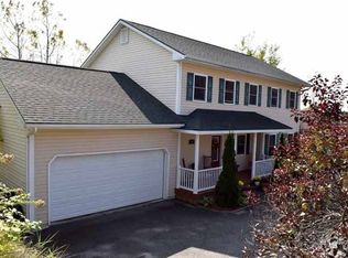 16 Spring St, Lake Placid, NY 12946