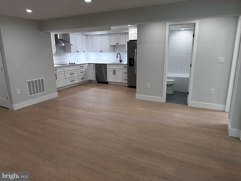 7506 Wellesley Dr — Photo 15