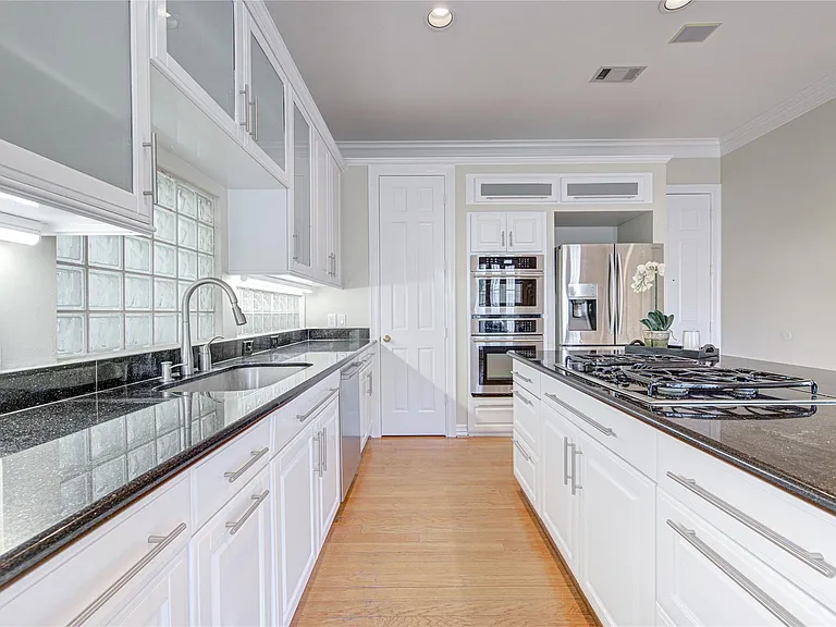 2124 Nantucket Dr #A — Photo 5
