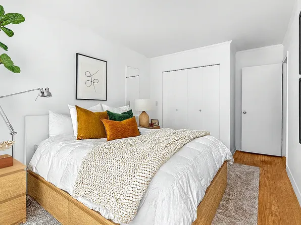 305 West 18th Street image 1 of 7