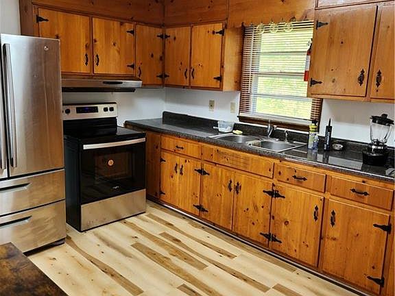 2nd image of 389 Collins Rd