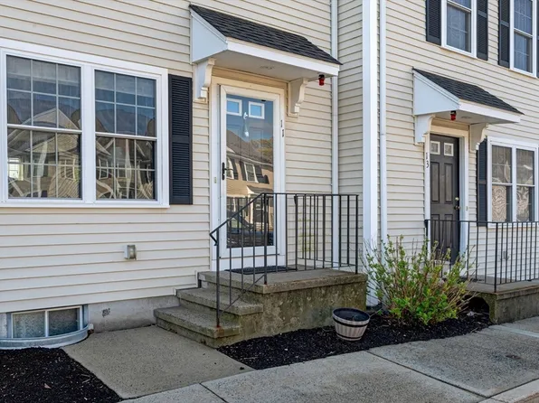11 Boxberry Ln #11, Rockland, MA 02370