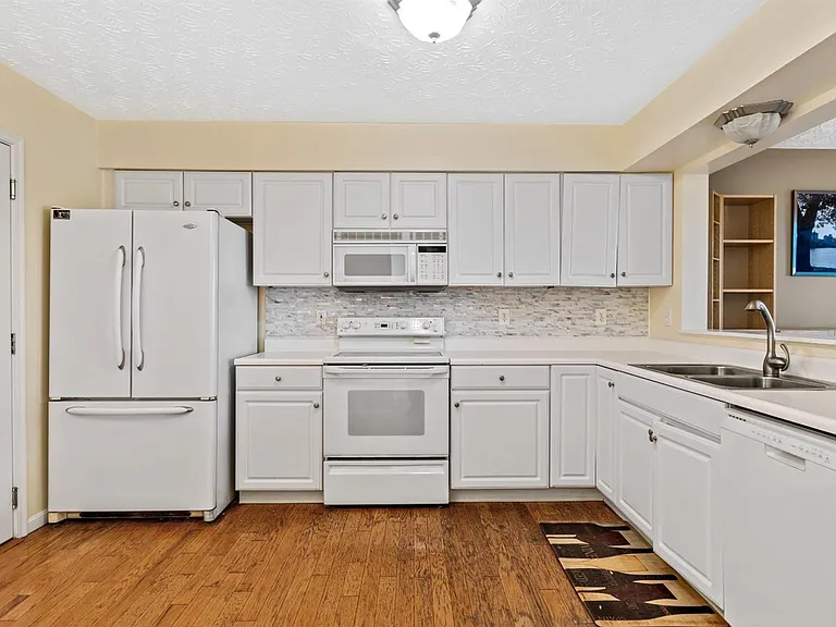 4188 E Village Dr — Photo 5