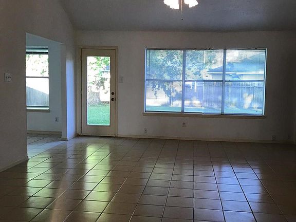 4th image of 411 Juniper Ct