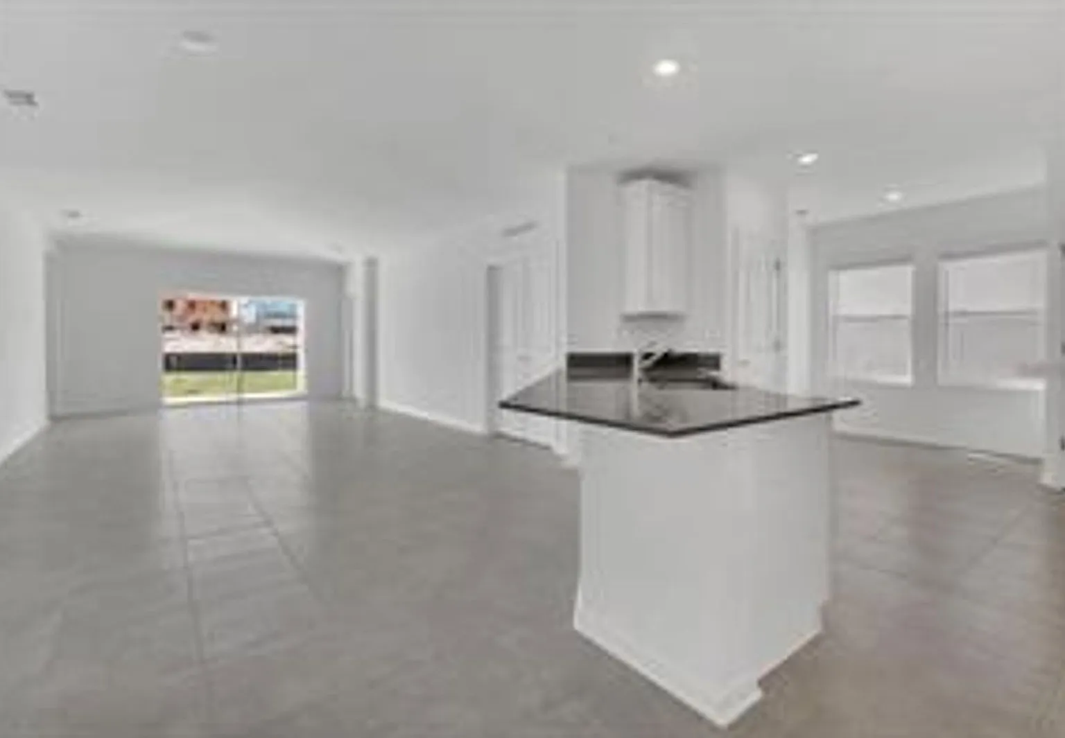 3 bed, 2.0 bath, 1713 sqft, $2,400 — Photo 4
