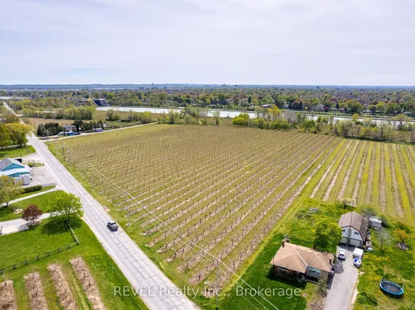160 Read Rd, Saint Catharines, ON L2R 7K6