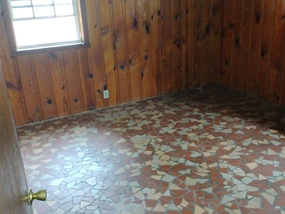 2nd image of 4 Luker Cir