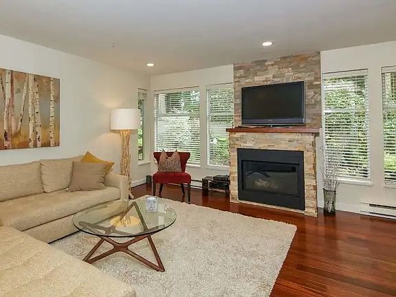 5th image of 2425 Edgemont Blvd #16